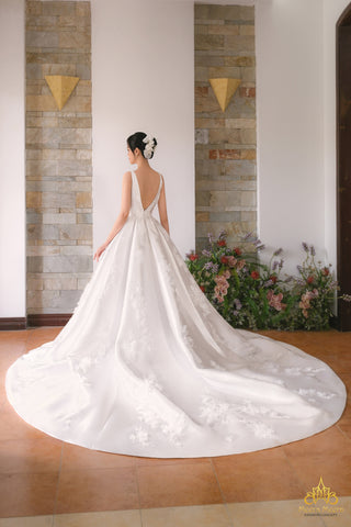 áo cưới ball gown đuôi xoè dài chất liệu satin sang trọng