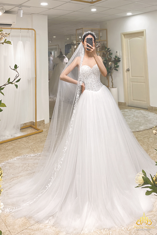 áo cưới cúp ngực corset phối khăn trùm đầu lộng lẫy