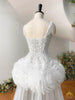 mẫu áo cưới hở lưng chữ U đính hoa hồng 3D
