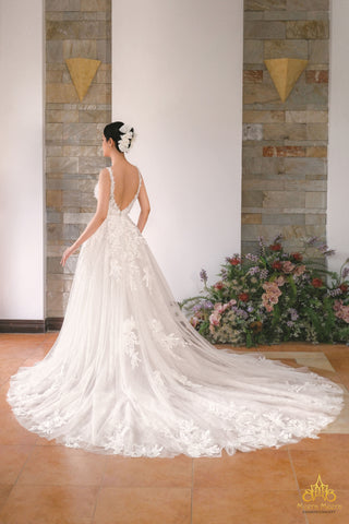 áo cưới sát nách tùng chuông ren hở lưng sâu