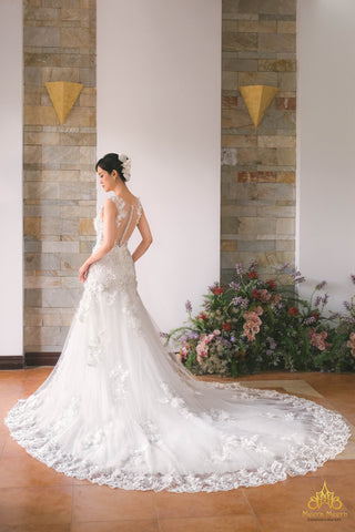 áo cưới trumpet đuôi dài phối ren lộng lẫy