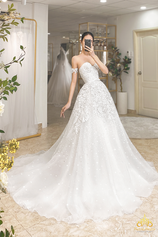 váy cưới tùng chuông voan trễ vai thiết kế độc bản