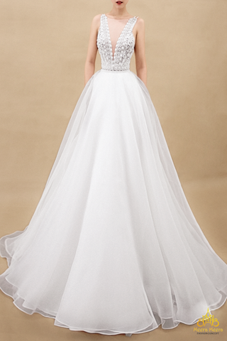 áo cưới voan tùng chuông cổ V xẻ sâu