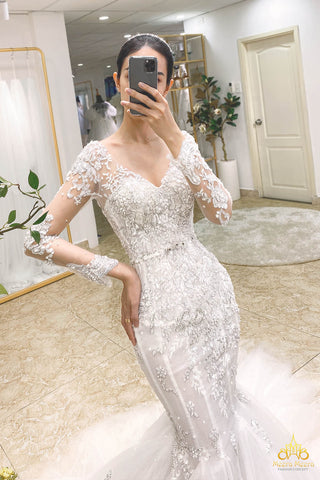 váy cưới đuôi cá trumpet tay dài đính kết lộng lẫy