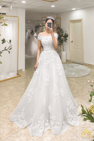 váy cưới công chúa trễ vai ren tùng chuông