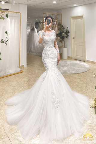 áo cưới đuôi cá cổ thuyền tay dài ren tùng xếp múi