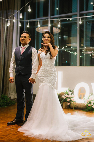 váy cưới đuôi cá trumpet đính kết lấp lánh