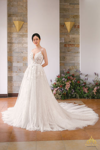 váy cưới hai dây xẻ ngực hở lưng sâu