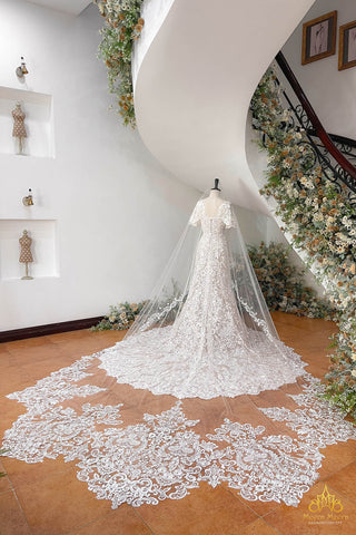 áo cưới ren dáng suông phối mạng che mặt lộng lẫy