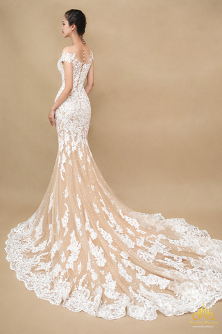 áo cưới đuôi cá màu da