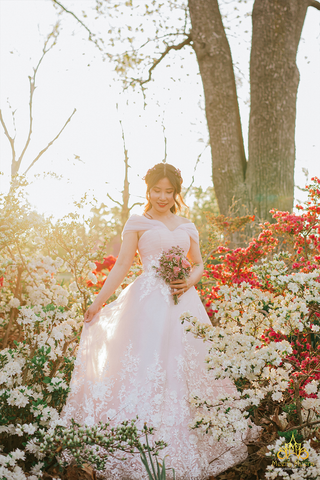 áo cưới màu hồng cho cô dâu lãng mạn