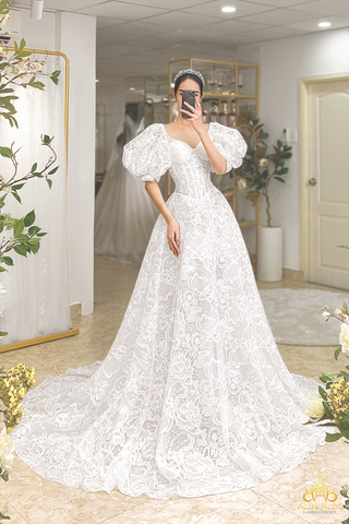 váy cưới ren tay phồng