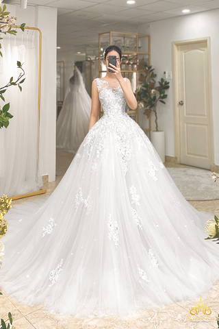 váy cưới sát nách kết ren tùng lưới xoè lộng lẫy