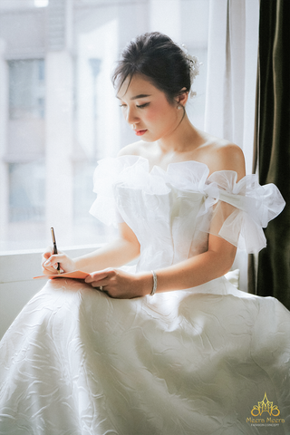 váy cưới satin dệt nổi hoa 3D