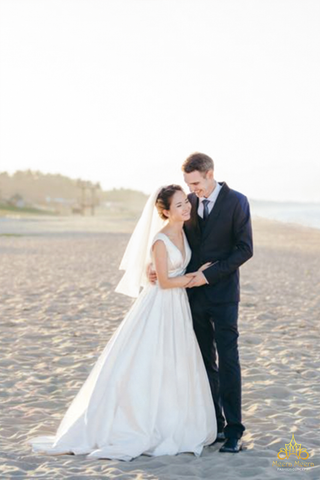 váy cưới satin tối giản cho tiệc cưới biển