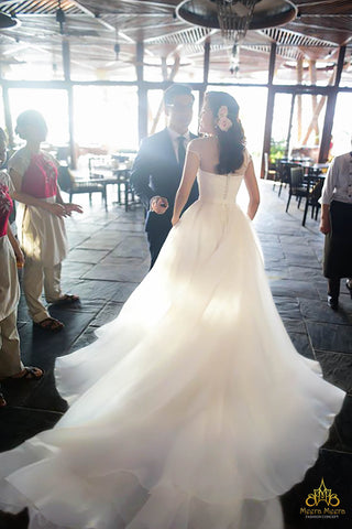 váy cưới tối giản tùng voan
