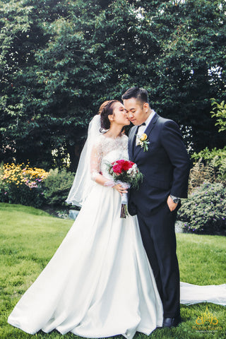 cô dâu Meera Meera ở Mỹ mặc áo cưới satin