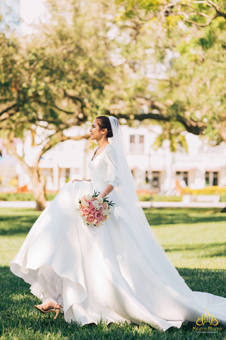 cô dâu ở Mỹ mặc áo cưới Meera Meeera