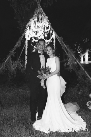 cô dâu xinh đẹp cùng áo cưới đơn giản