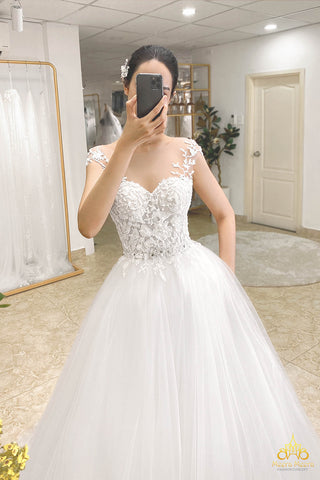 thiết kế váy cưới chữ A tay liền tùng lưới