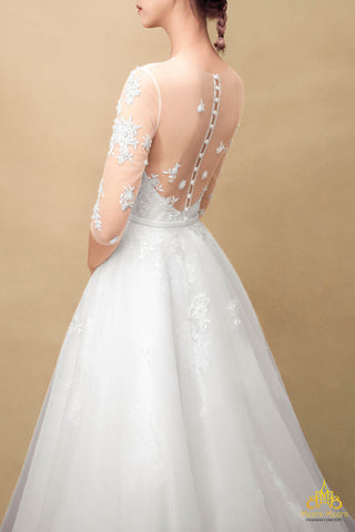 áo cưới chữ A tùng voan tay lỡ hở lưng