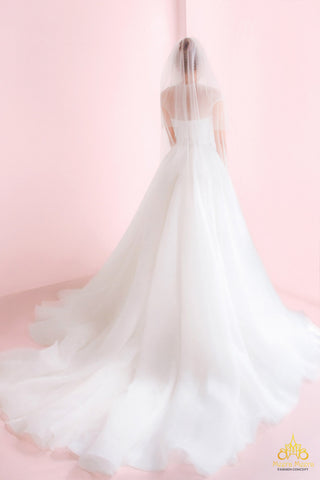 áo cưới voan đuôi dài phong cách minimalist