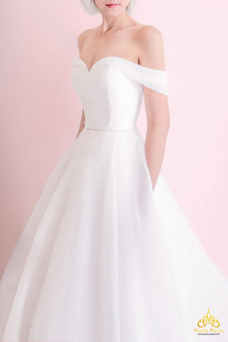 ÁO CƯỚI CHỮ A TÙNG CHUÔNG VOAN TRỄ VAI NHẸ NHÀNG