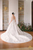 áo cưới ball gown đuôi xoè dài chất liệu satin sang trọng