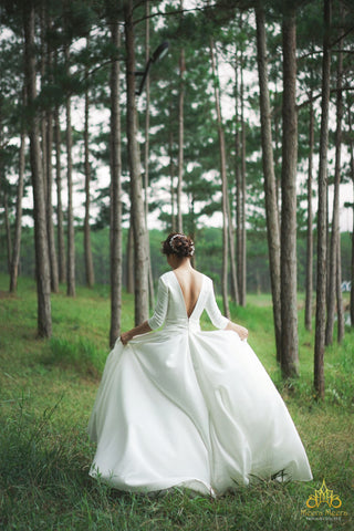 áo cưới hở lưng phong cách tối giản
