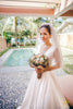 hình ảnh cô dâu Meera Meera mặc áo cưới minimalist