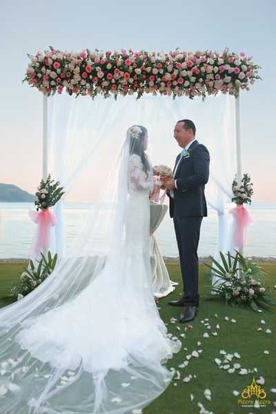 đám cưới trên bãi biển của cô dâu Meera Meera